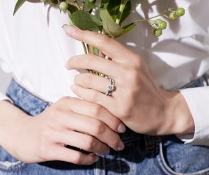 小指の指輪（ピンキーリング）に込められた意味とは？おしゃれな着け方もご紹介_1