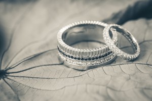 エタニティリングとは？婚約指輪、結婚指輪としてもステキ！な基礎知識をご紹介。