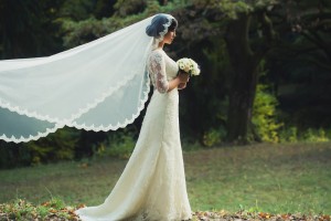 花嫁を魅力的に見せるウエディングベールの選び方
