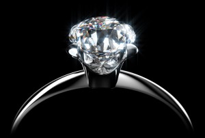 ダイヤモンドへの刻印でより特別な婚約指輪に！