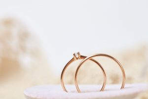 左手薬指の意味は？左利きでも婚約指輪を素敵に身に着けたい！