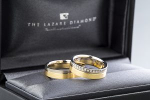 幅広の結婚指輪の魅力とは？似合う人や与える印象、注意点をご紹介！