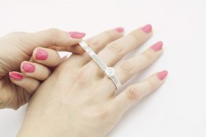 指輪がキツイ・ゆるい…結婚指輪のトラブル解決方法