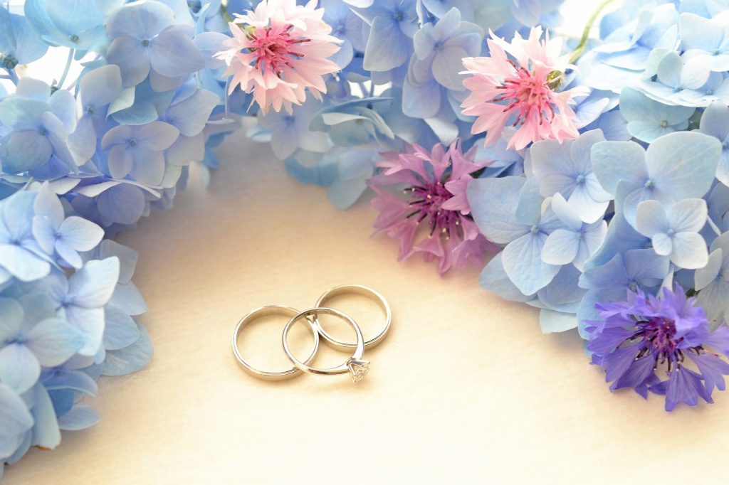 婚約指輪と結婚指輪を重ね着けするメリット・注意点やコツを解説_2