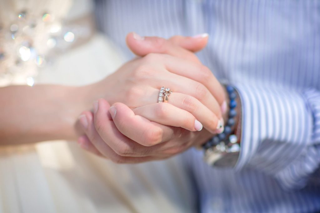 婚約指輪と結婚指輪を重ね着けするメリット・注意点やコツを解説_3