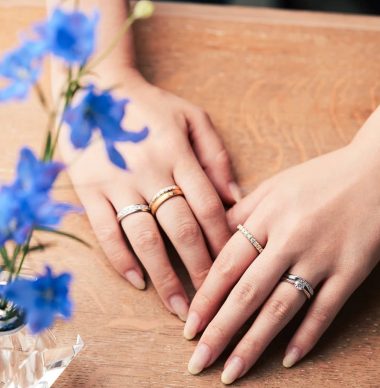 右手薬指に指輪を着ける理由・10本の指に込められている意味をご紹介 ｜ 婚約指輪・結婚指輪ならラザール ダイヤモンド